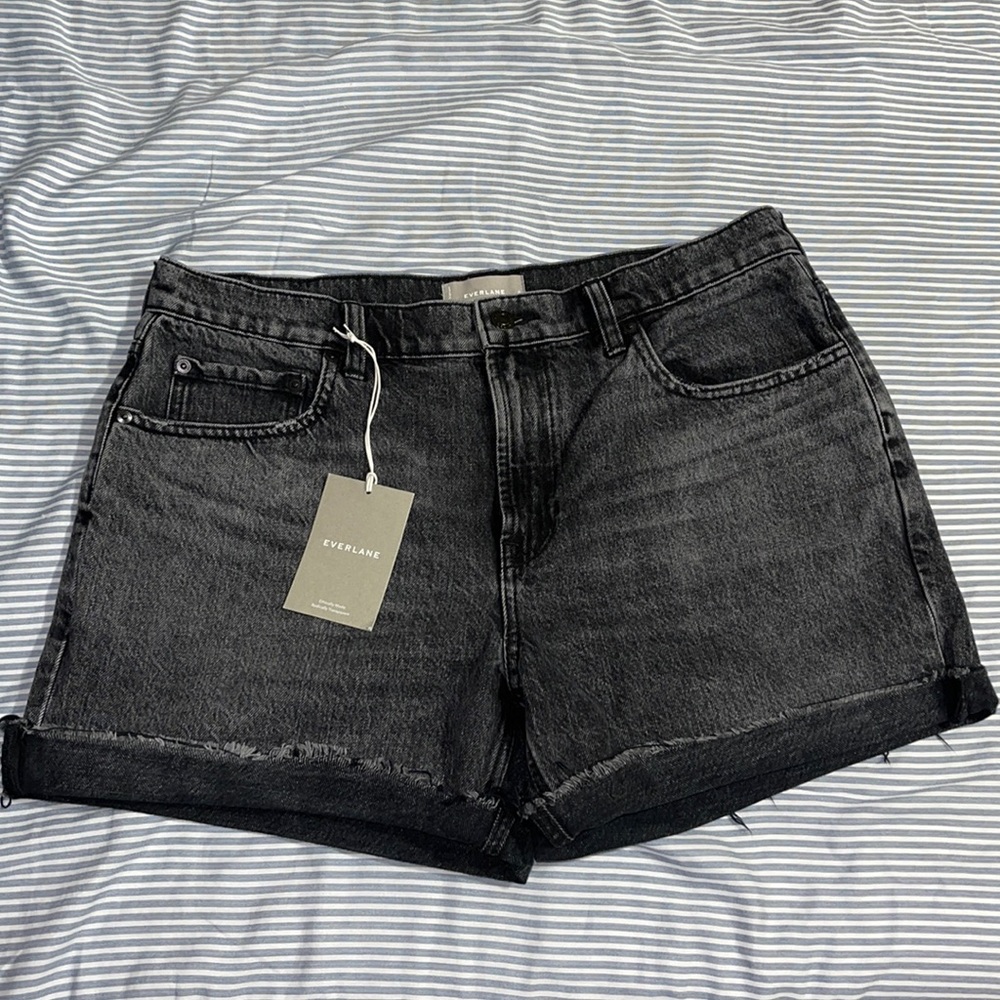 Everlane black shorts in size 31.